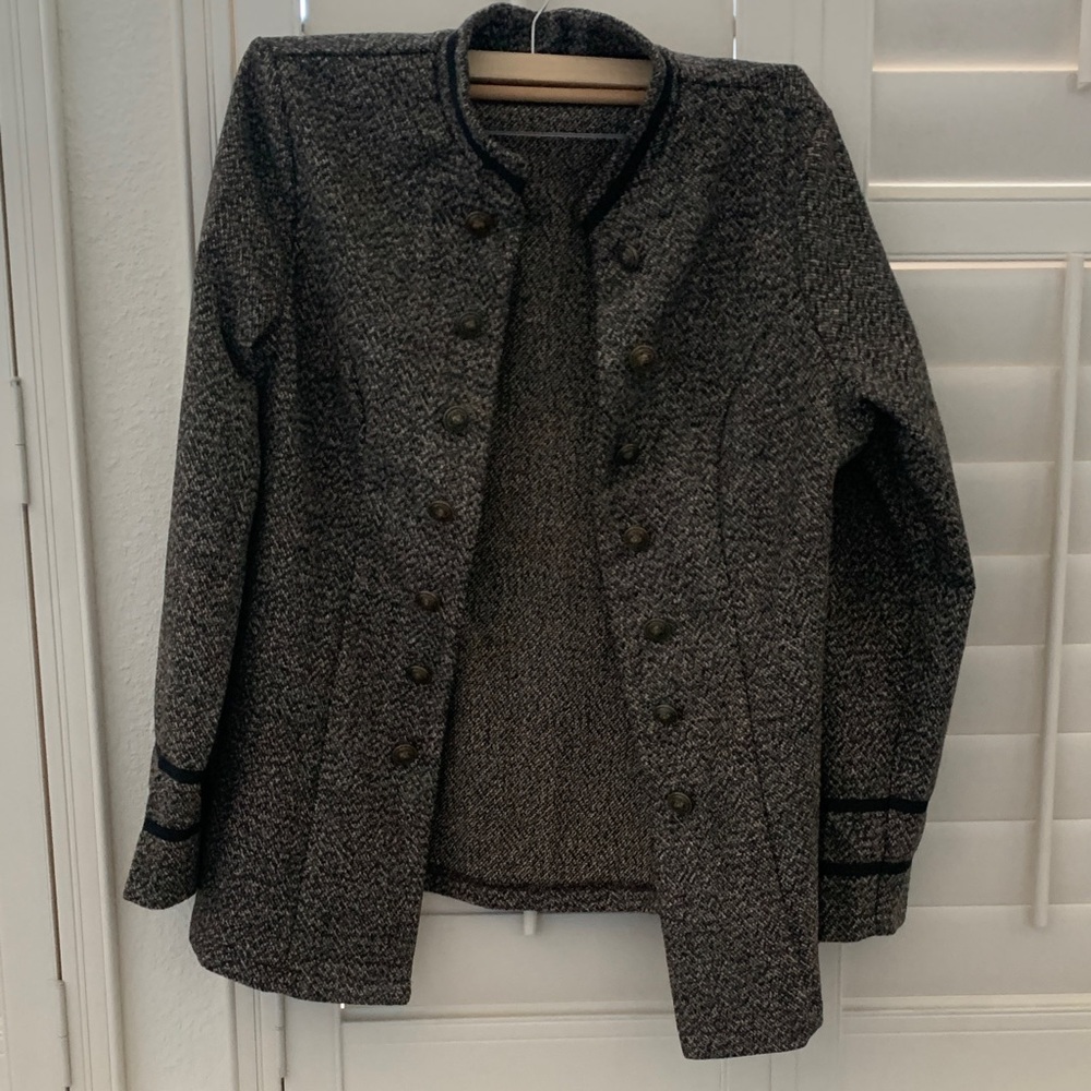 NWOT. Women's Coat with non-functional buttons